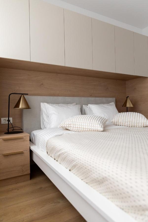 Studio 8 I One Bedroom Apartment I Airport I Therme Otopeni Zewnętrze zdjęcie